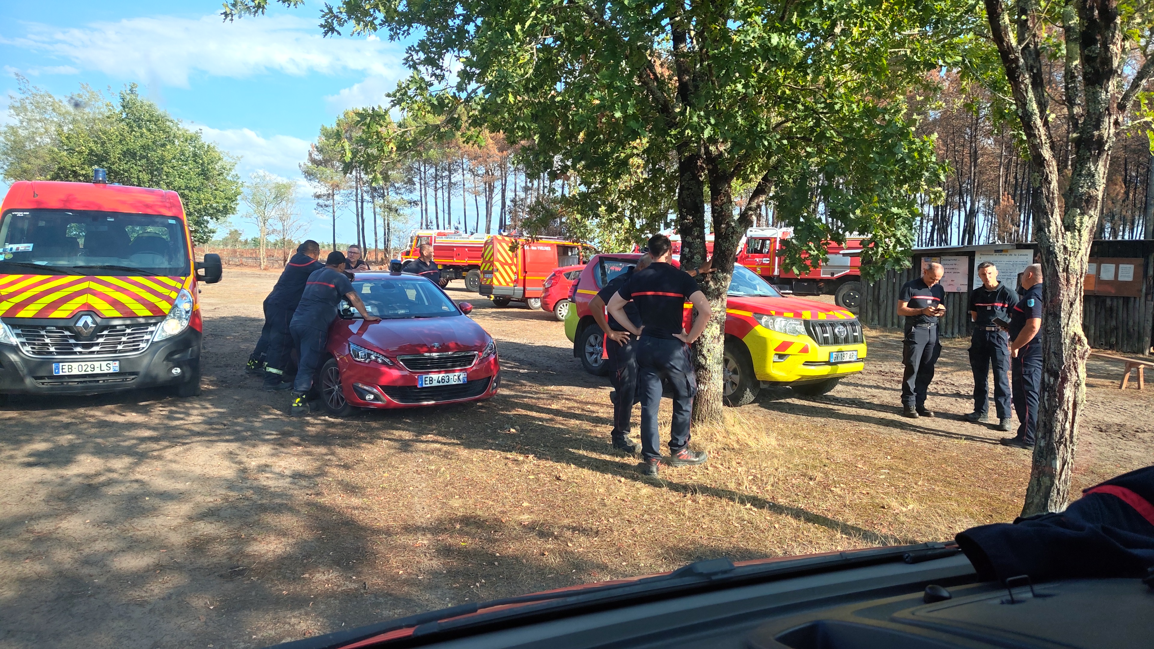 Première journée sur le terrain, ce mardi, pour les pompiers polynésiens avec leurs confrères de Dordogne (Crédit : DR).