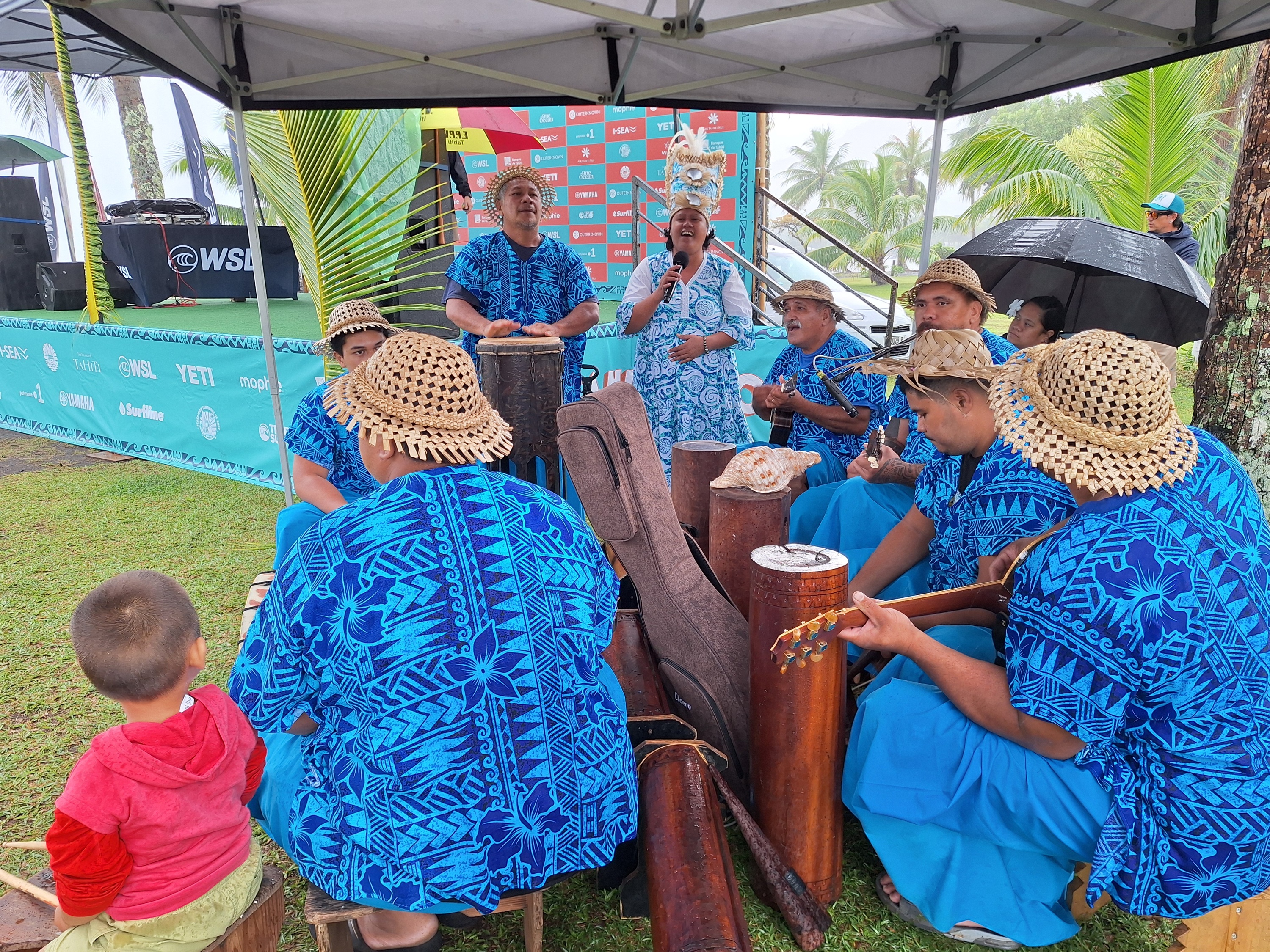 ​Outerknown Tahiti Pro – Les surfeurs entrent dans la danse