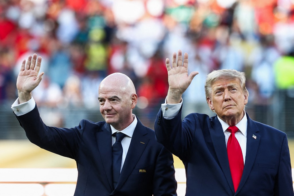 Trump estime que la Fifa commettrait une "terrible erreur" si elle remplaçait Infantino à sa tête