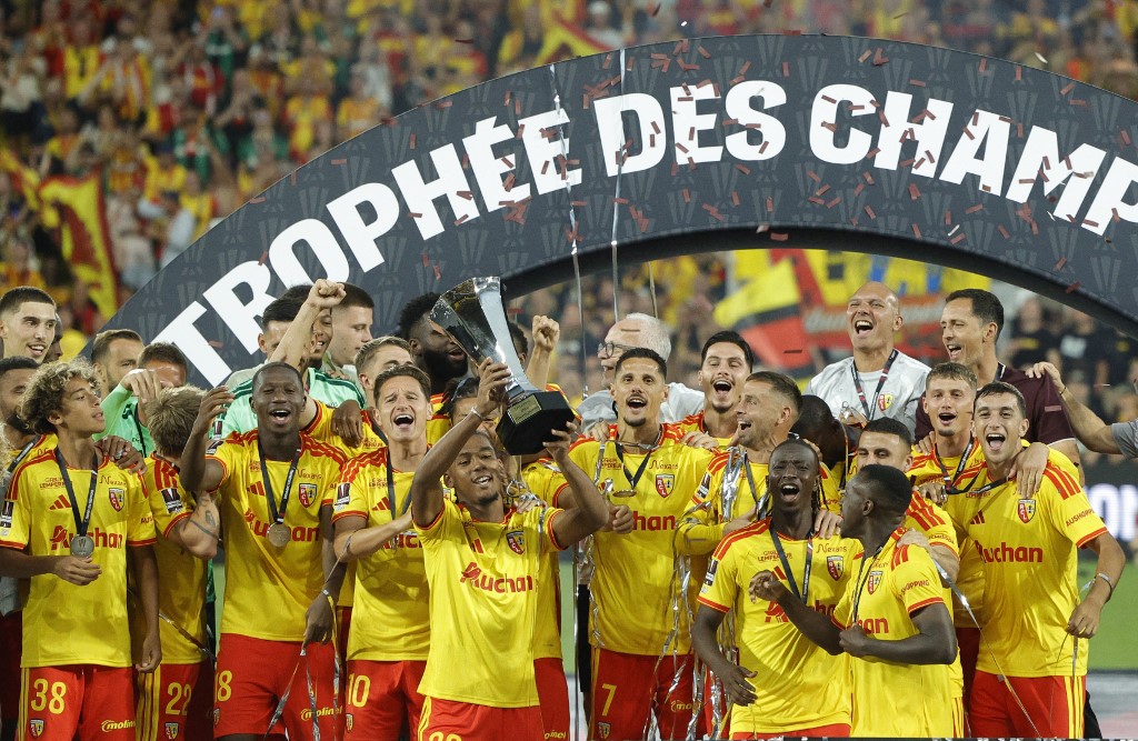 Trophée des champions: premier accroc pour le PSG, surpris par Lens