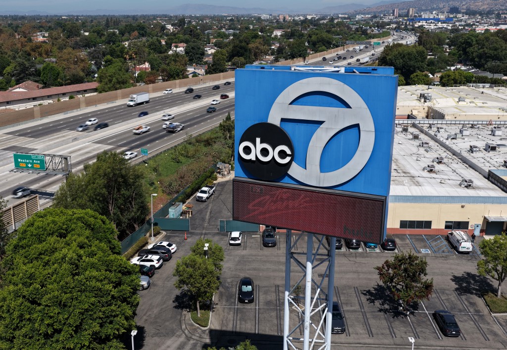 La chaîne ABC, détenue par Disney, attaque en justice l'administration Trump sur la liberté d'expression