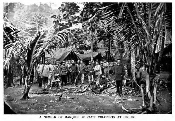 Une des rares photos des 60 colons arrivés à Likiliki après avoir quitté Port-Breton ; ils ne résisteront pas au climat et à l’environnement hostile.
