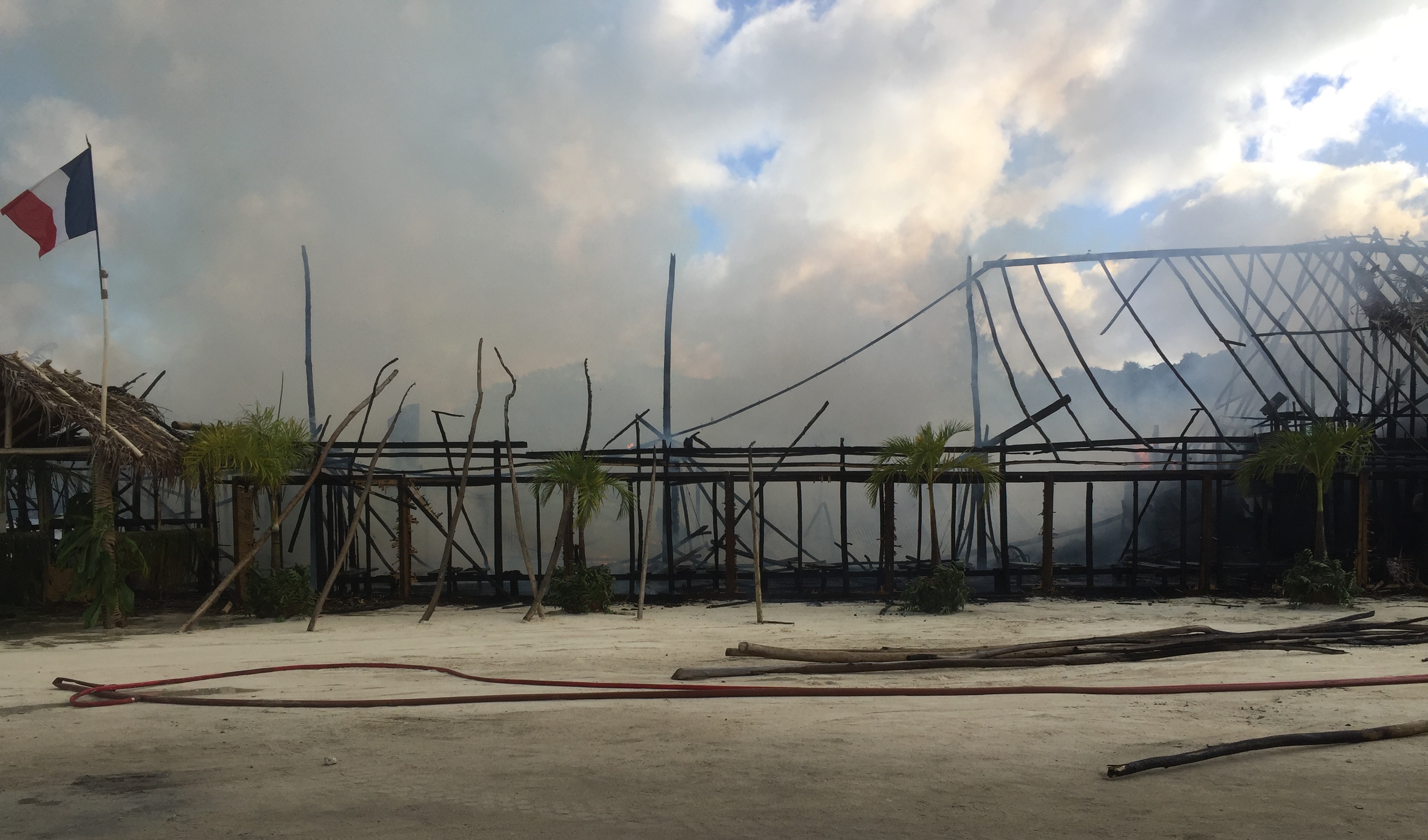 Une baraque foraine prend feu à Bora Bora