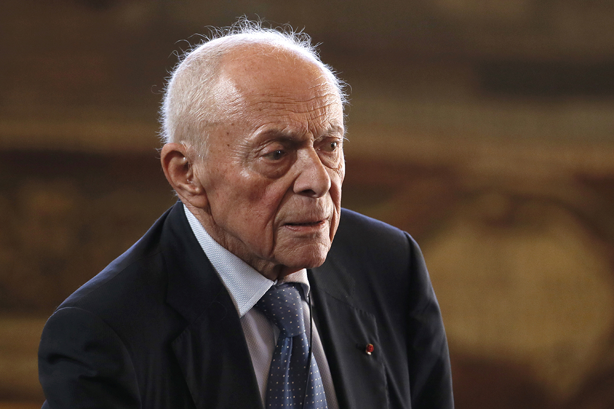 Calédonie: Rocard salué comme un père de la paix qui doit inspirer l'avenir