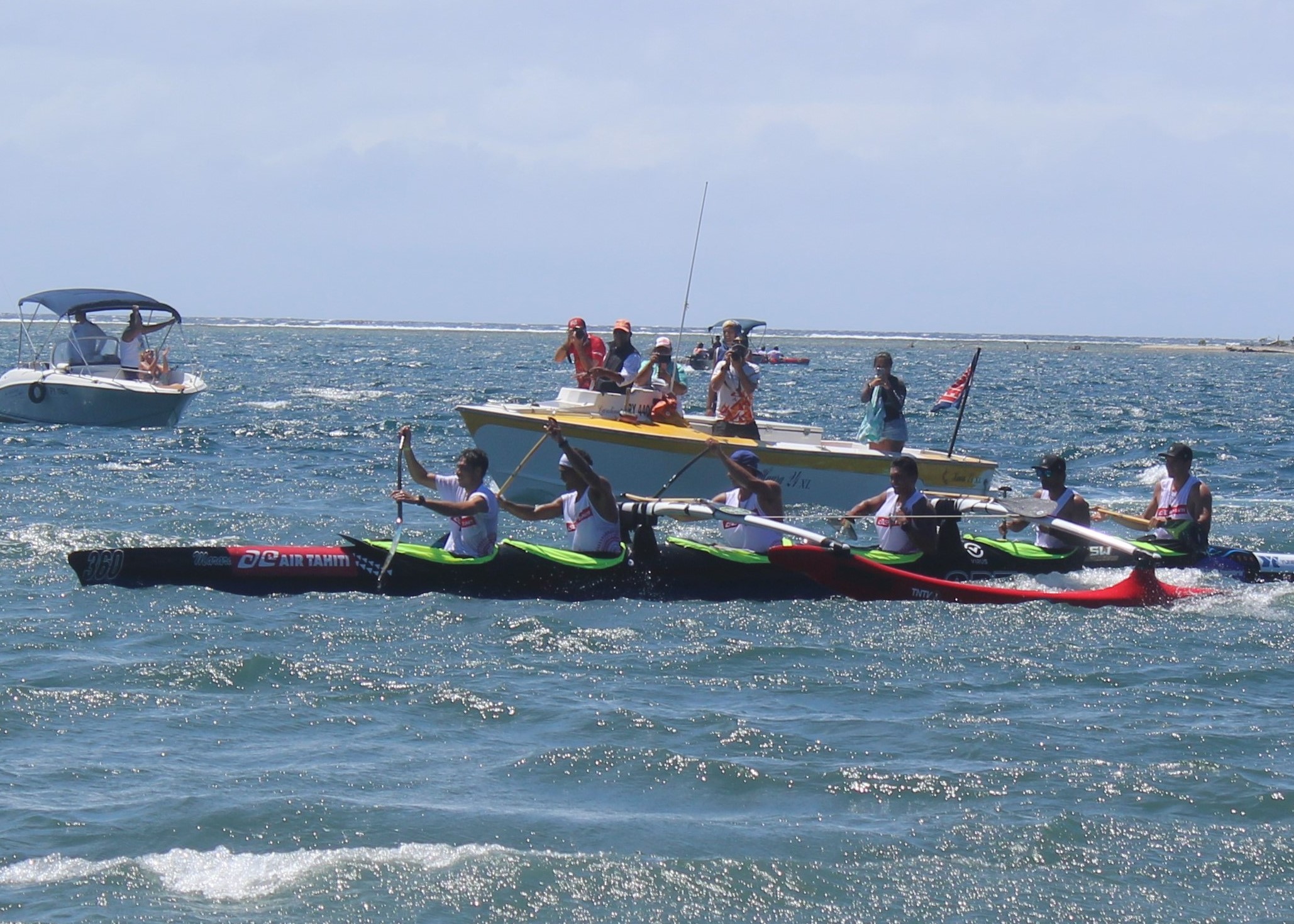 Le Team OPT a fait la différence en fin de parcours pour devancer Shell Va’a au terme d’une logue bagarre dans le surf.