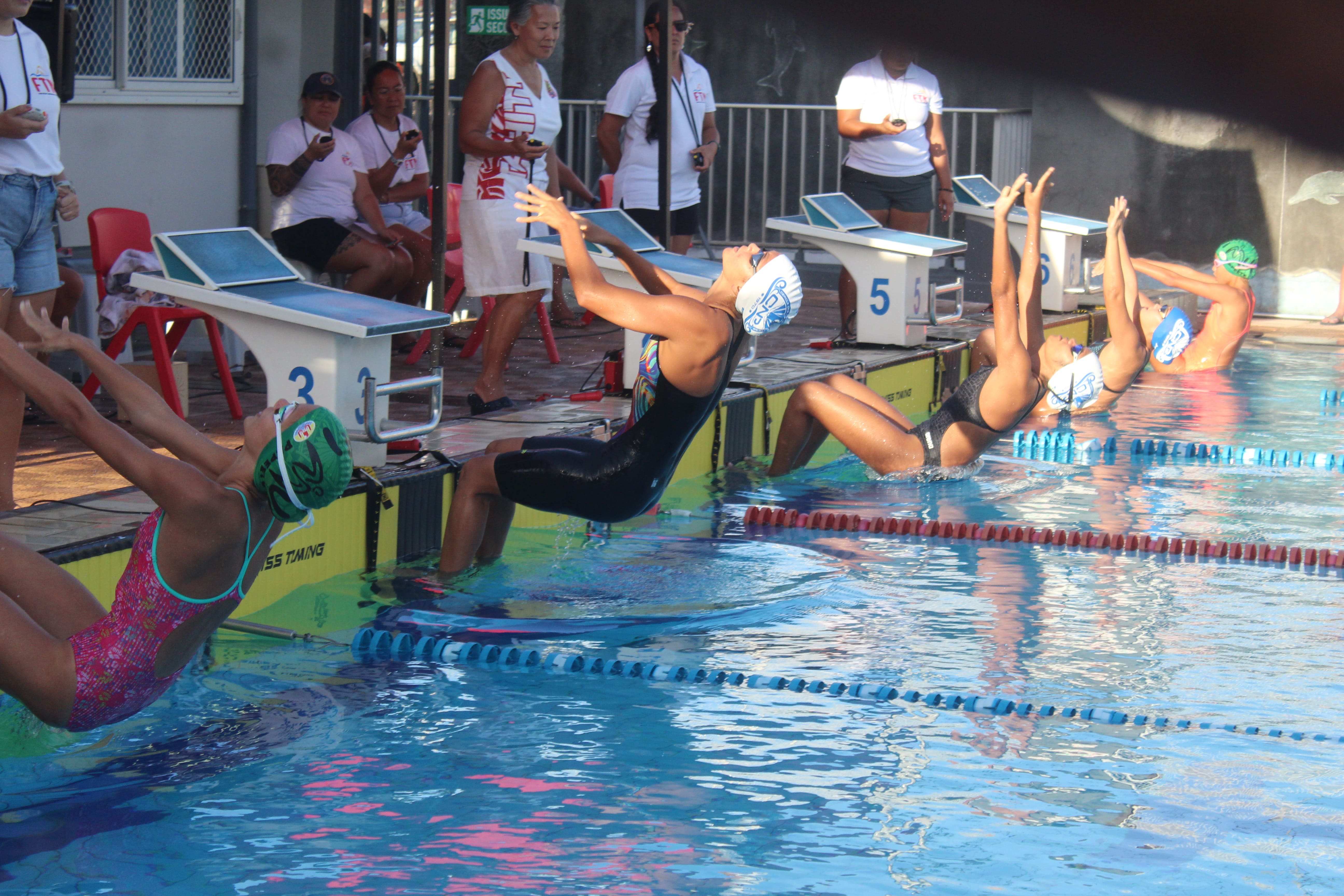 La saison 2026 a été relancée samedi à la piscine Pater. Déotille Videau (couloir 3) s’y est logiquement distinguée en remportant trois des quatre finales féminines.