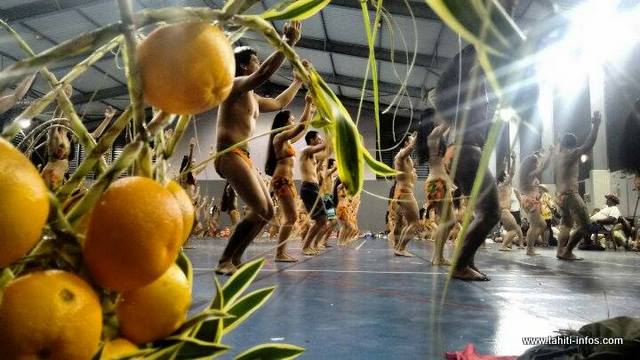 Ce jeudi soir, soir, la troupe de Tiare Trompette vantera les richesses des terres du plateau de Tamanu.