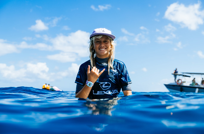 Kelia Gallina enchaine les records : la promesse d’un parcours brillant pour la jeune surfeuse de Teahupo’o (Crédit : WSL).