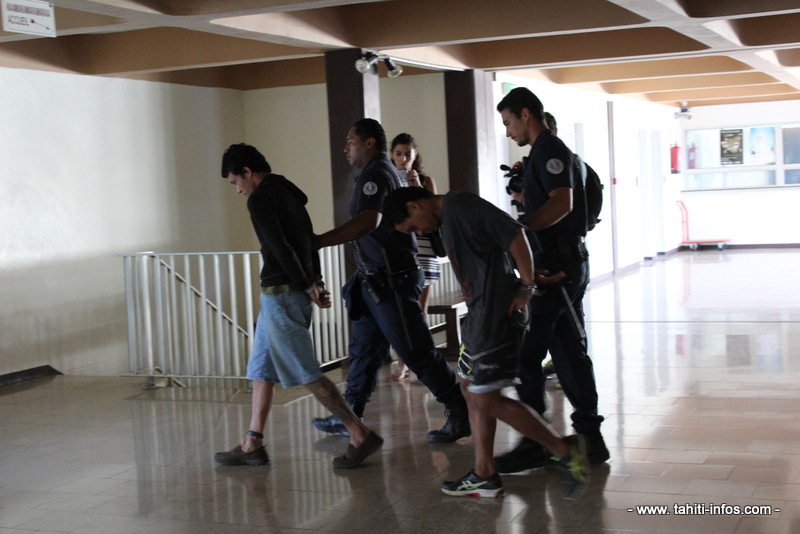 Les deux jeunes gens ont été reconduits à nuutania