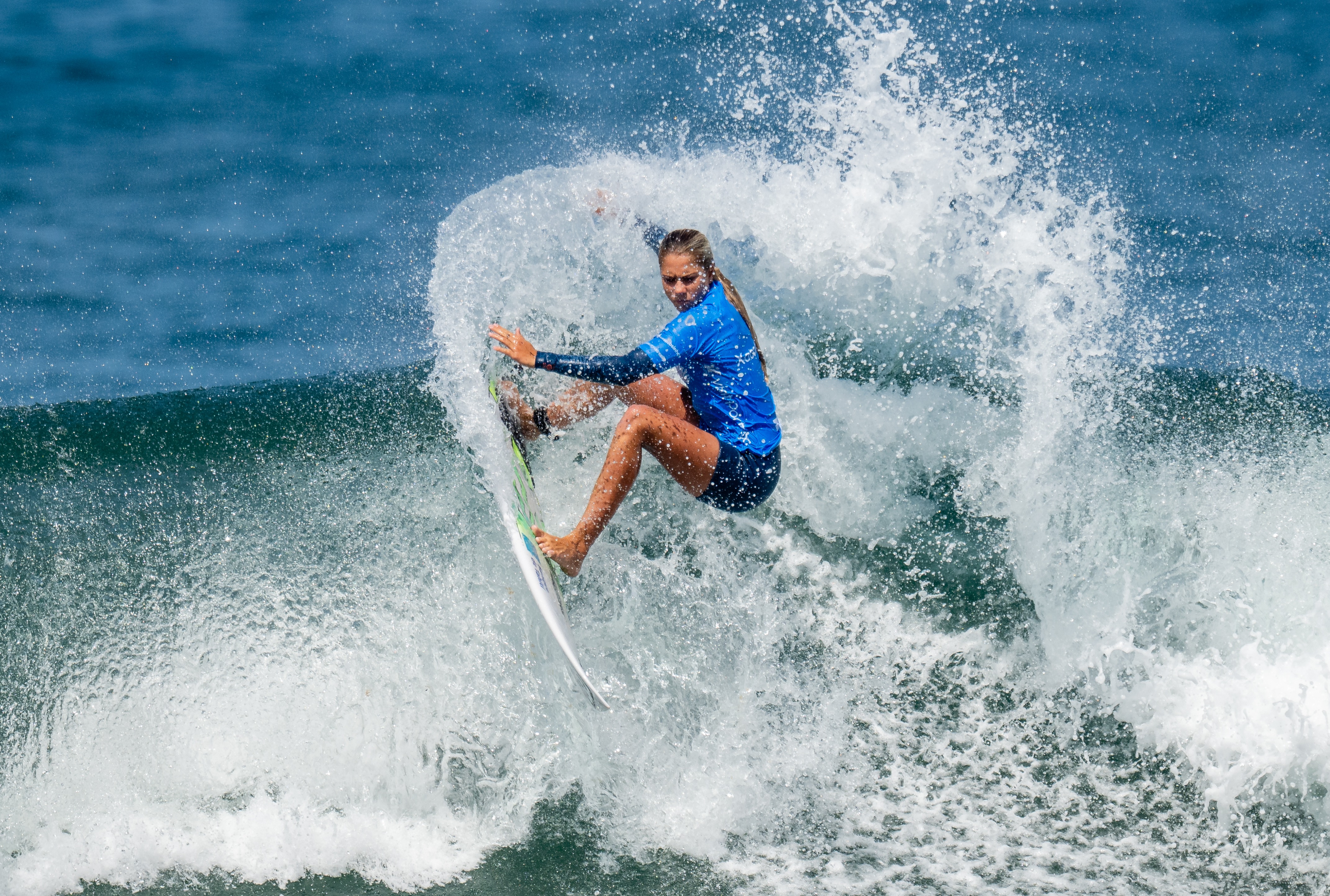 Les surfeurs polynésiens jouent gros au Brésil et au Portugal