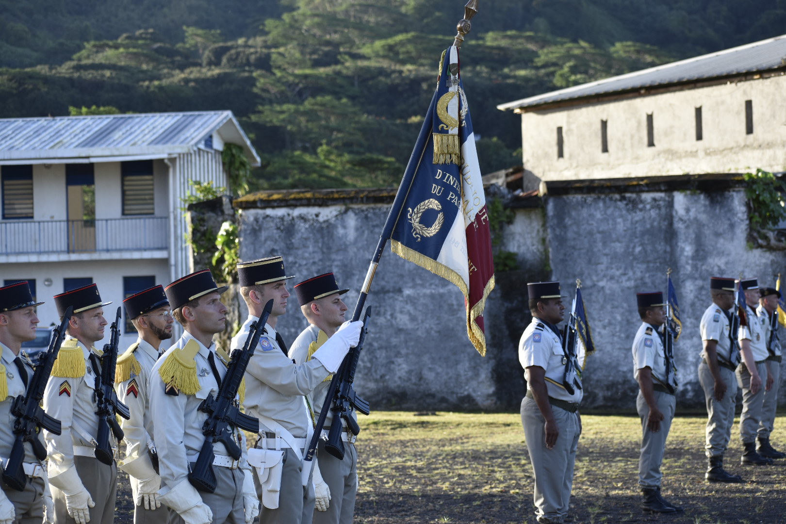 La présentation au drapeau officialise l’entrée dans le régiment.