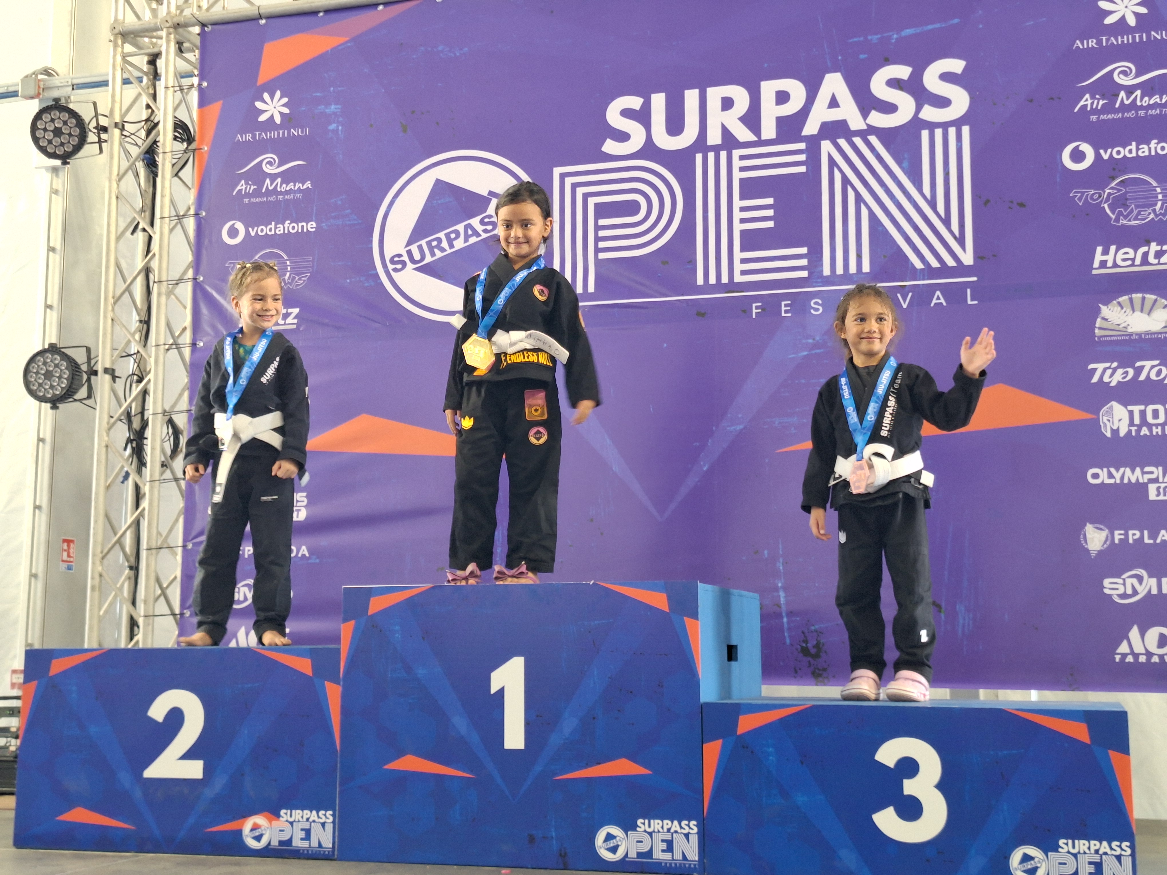 Les concurrents réunis lors des podiums.