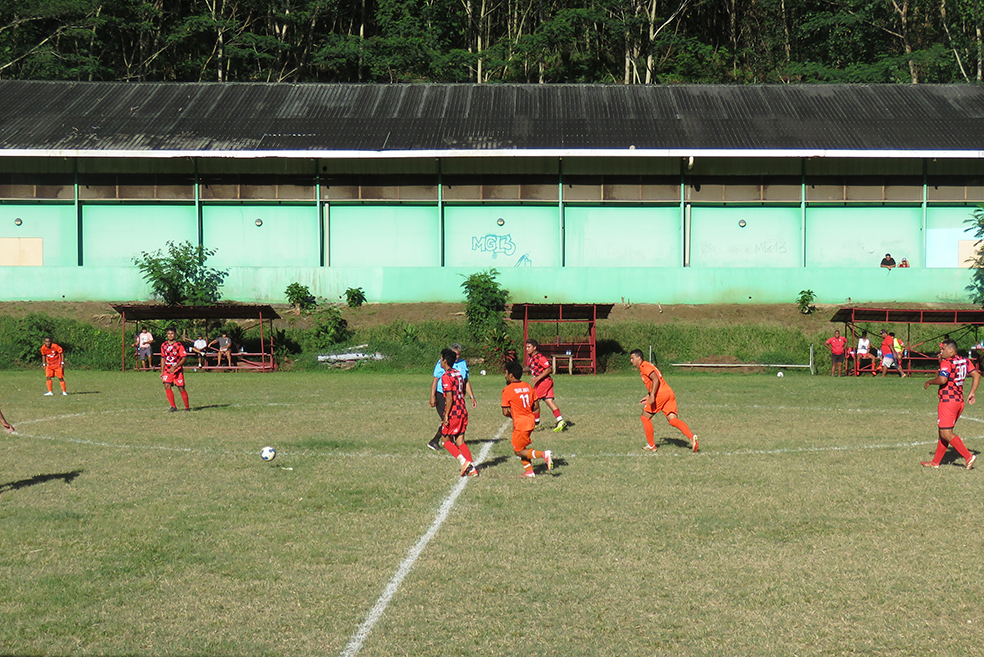 ​Football à Moorea - Tiare Anani et Tohiea en embuscade