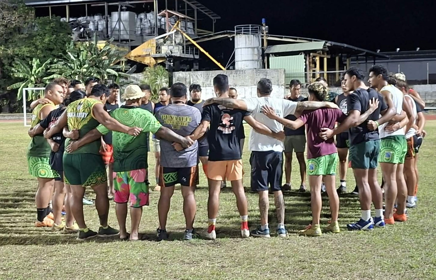 Les joueurs des clubs de Faa’a et Punaauia se sont retrouvés mercredi au stade Punaruu pour s’entraîner en commun et retrouver de la sérénité dans leur rapport.