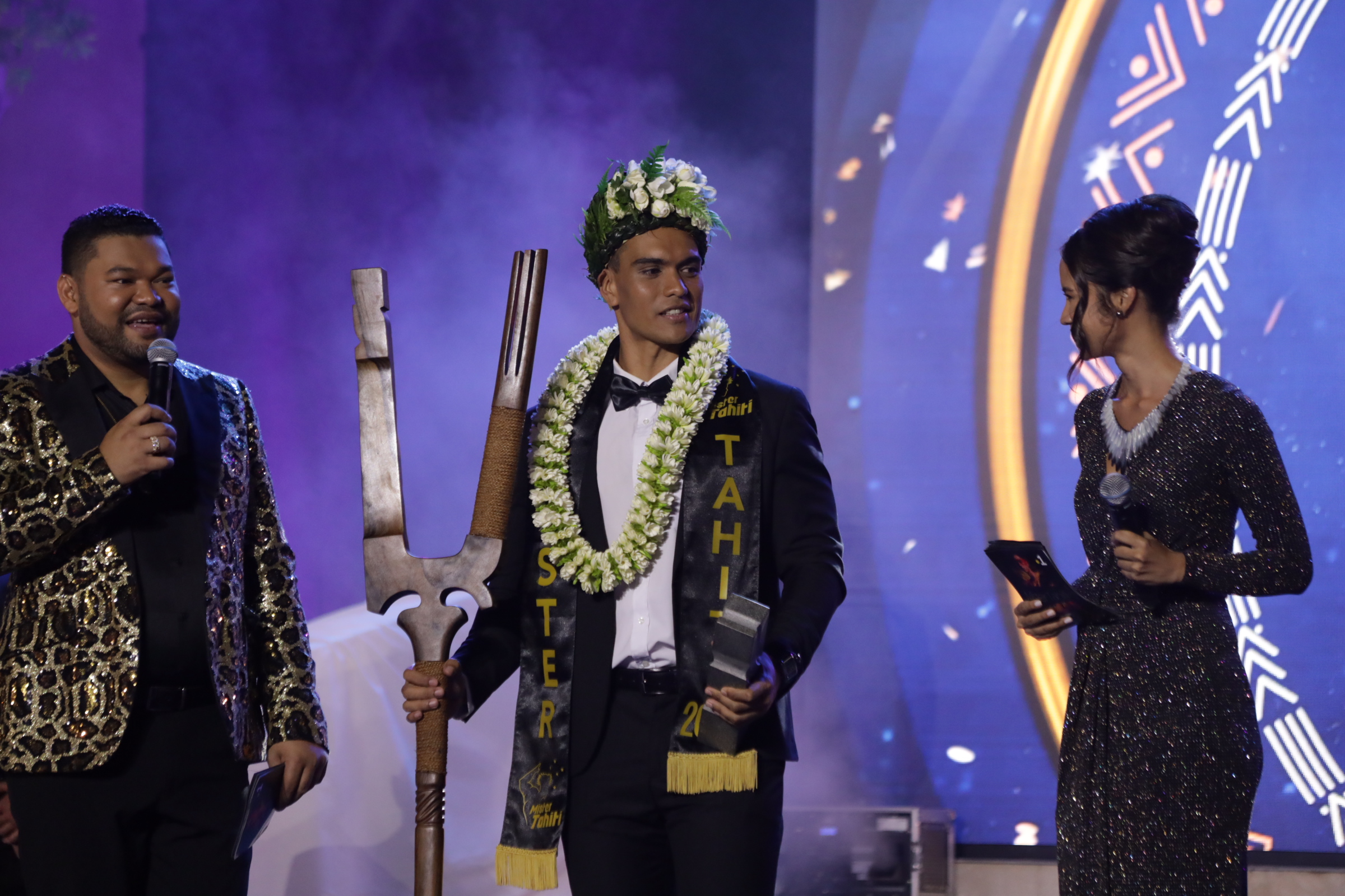 Heifara Voirin sacré Mister Tahiti 2026 dans une ambiance de stade