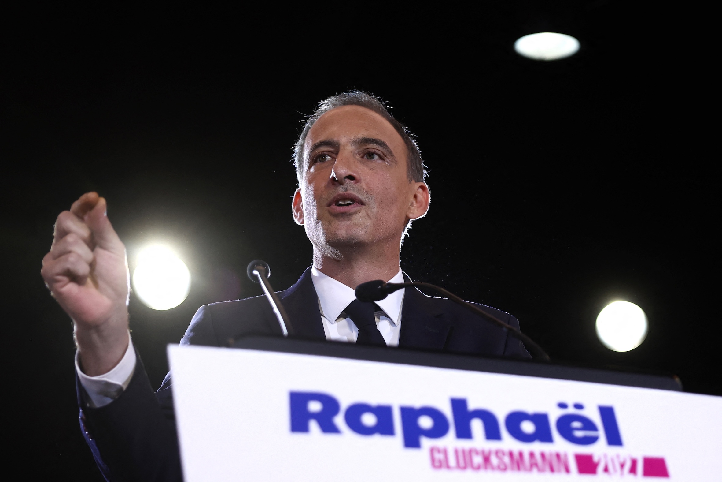 Raphaël Glucksmann élu candidat de la gauche sociale-démocrate à la présidentielle
