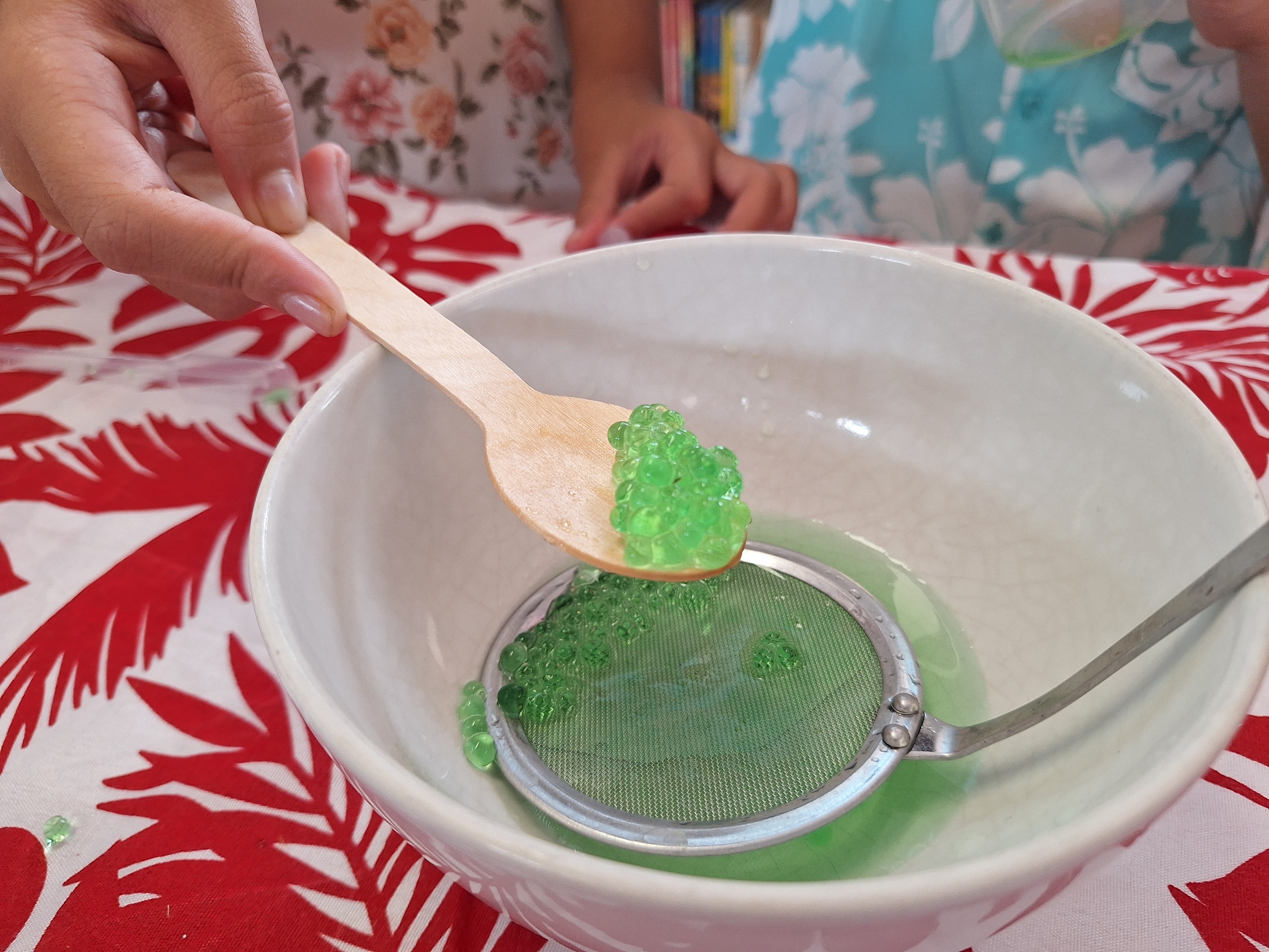 Les perles d’alginate : cuisine, chimie ou magie ?