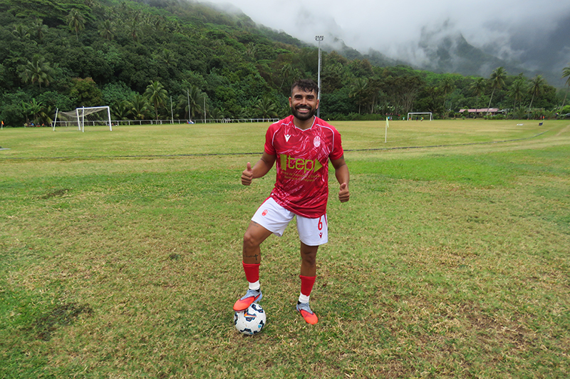 Un footballeur pro brésilien à Tohiea
