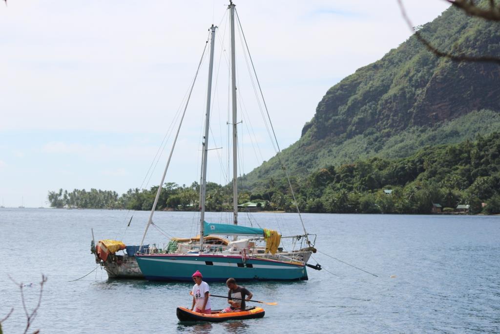 A 70 ans, elle part de France et rejoint Tahiti sur un voilier de 6,5m