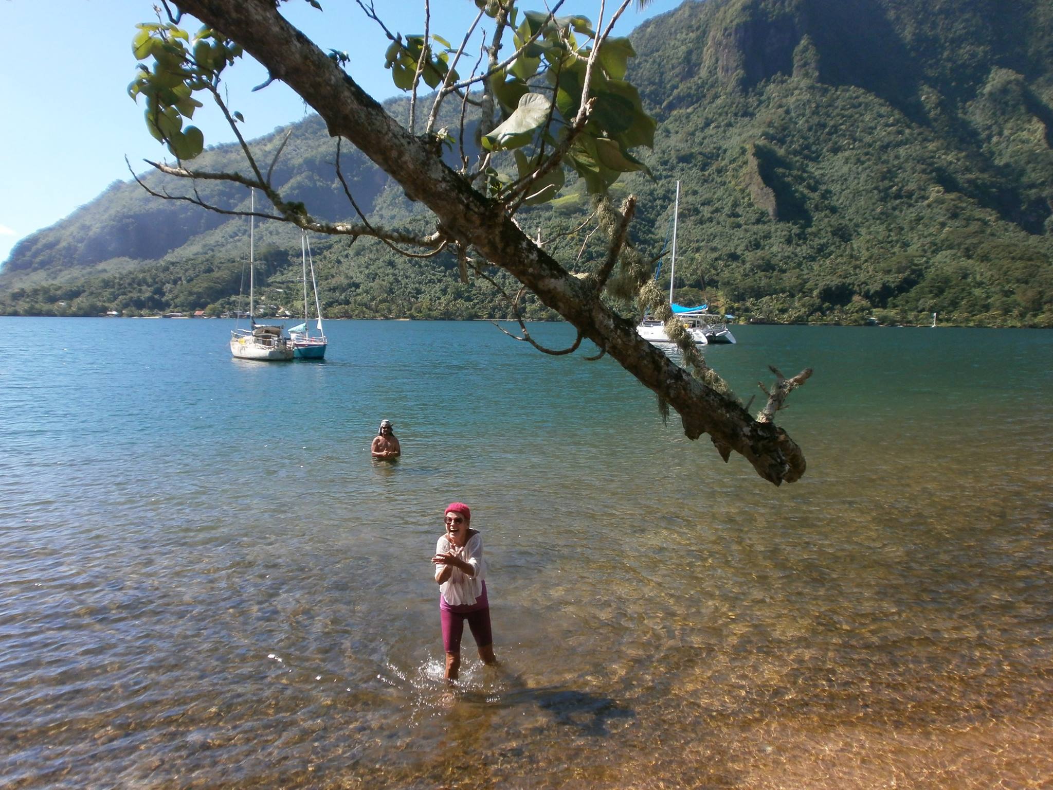 A 70 ans, elle part de France et rejoint Tahiti sur un voilier de 6,5m