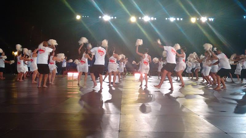 Plus de cent personnes, danseuses, danseurs ou encore batteurs sont arrivés directement de Bora Bora et représenteront leur district Anau ce samedi soir à To’ata.