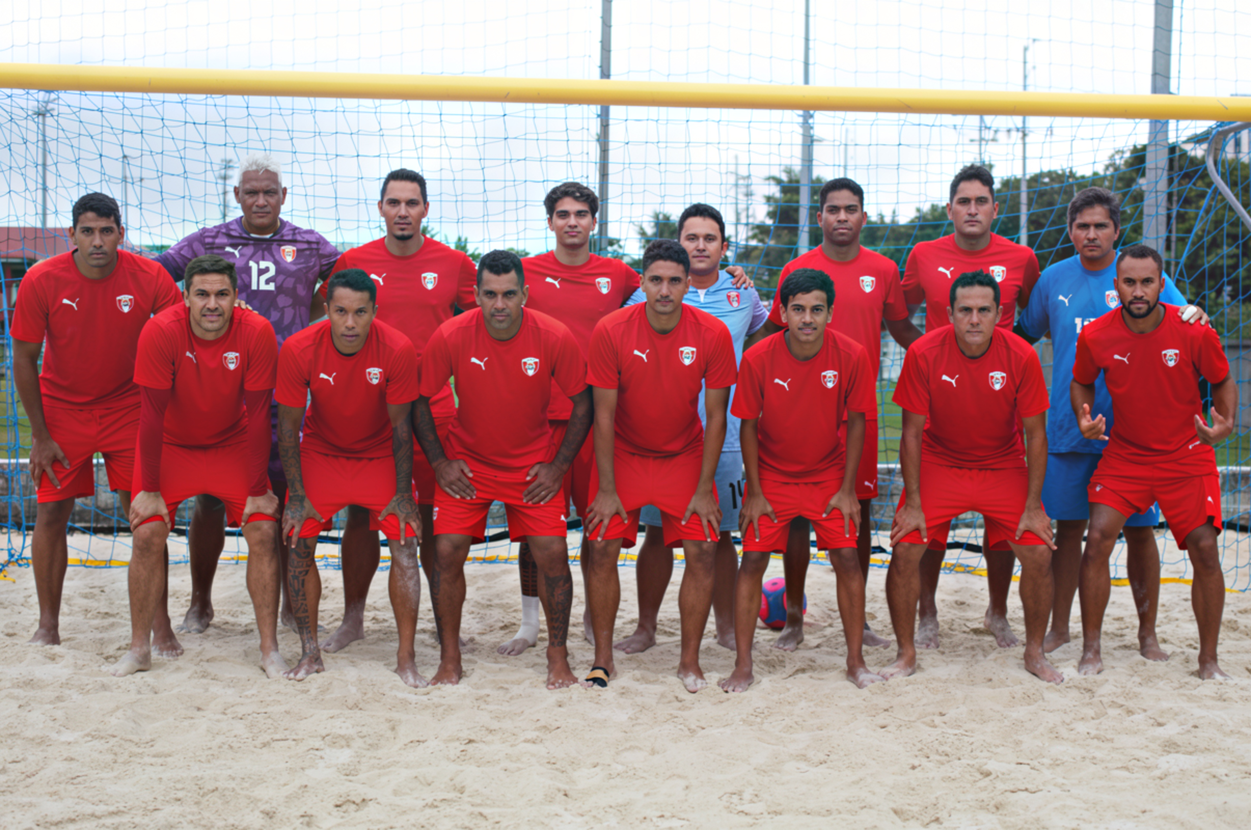 Ils sont encore 15 joueurs de la sélection tahitienne sur la photo car Raimana Li Fung Kuee a souhaité que les trois joueurs non retenus restent dans le groupe jusqu’au début du tournoi océanien.