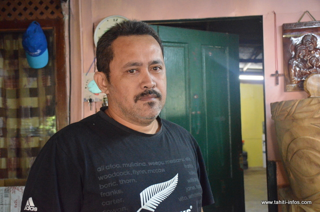 Teiki Ah-Scha, fils d'une malade décédée en 2005, vit toujours à Orofara.