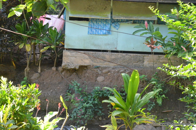 Avec le temps, les maisons se dégradent. Selon le maire de Mahina, le Pays envisagerait de tout remettre en état.