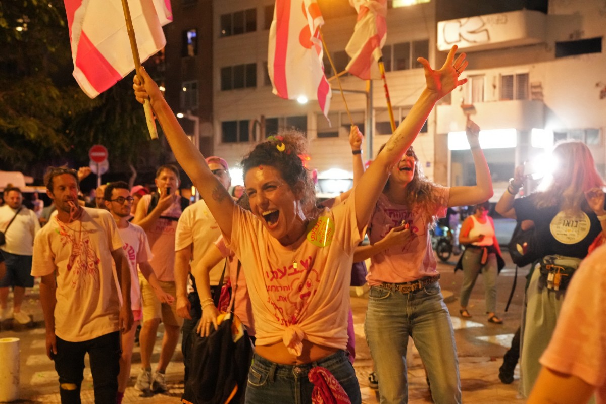 Elections en Israël: l'opposition devant mais sans majorité, Netanyahu sur la selette