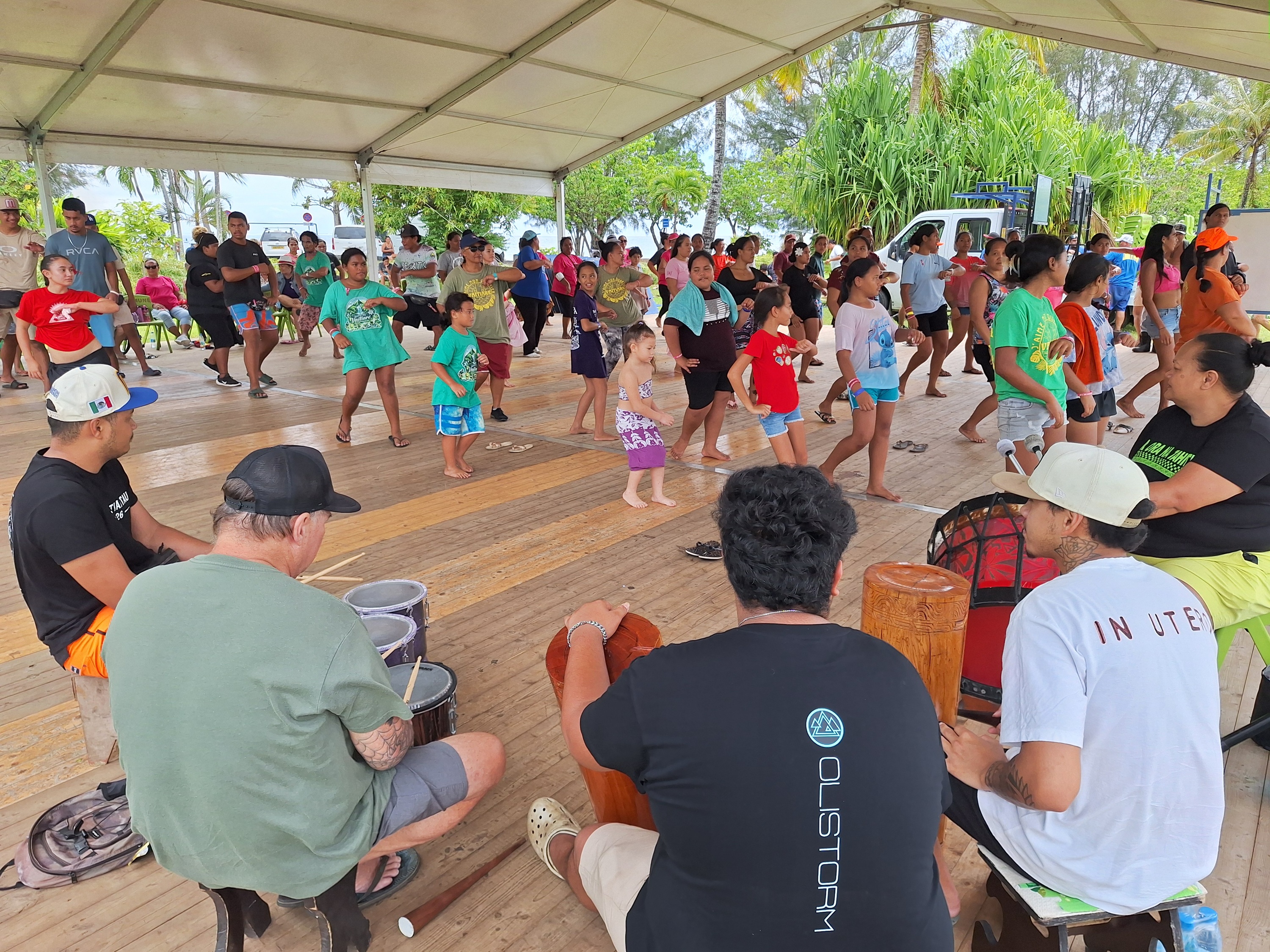 Se dépenser dans le respect des traditions grâce au ‘ori Tahiti (Crédit : Anne-Charlotte Lehartel).