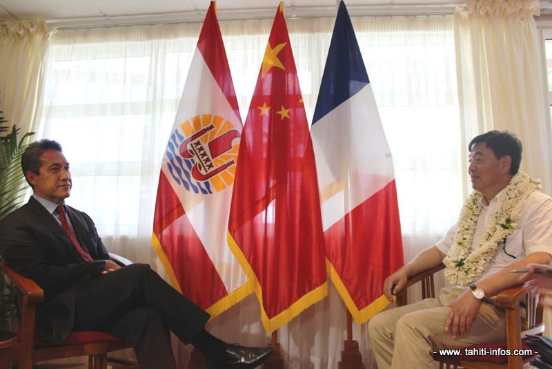 En observant la liste des présidents de l'Assemblée lors de sa visite, l'ambassadeur s'est étonné du nombre de présidents qu'il y a eu entre 2008 et 2009.