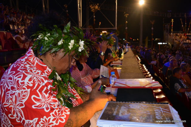 Pour rendre un travail sans reproche, le président du jury Matani Kainuku considère qu'il faut au moins quatre temps essentiels. "Il y a l’audition et la répétition, le soir du concours, le temps d’échange entre nous membres du jury avec les vidéos des prestations et le moment de la délibération toujours avec les vidéos. Ca nous permet d’être plus précis sur les choix".