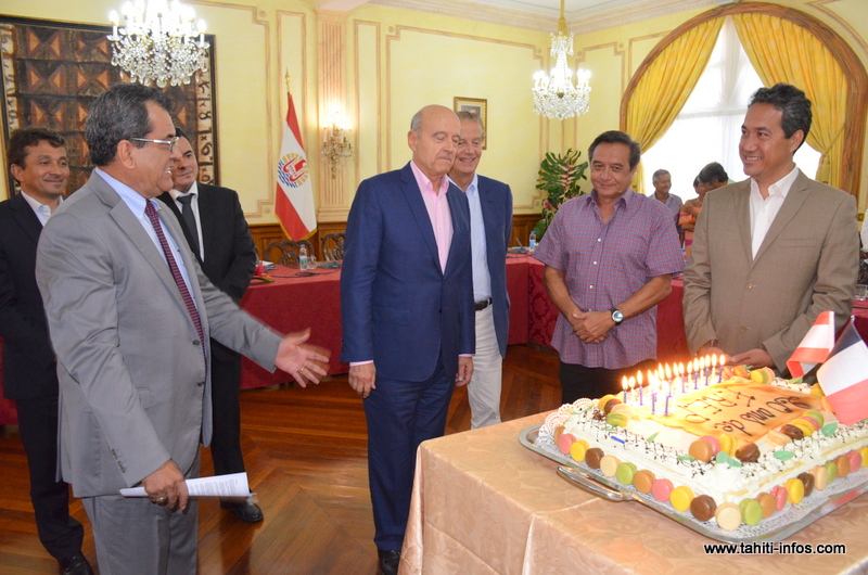 Un gâteau pour les 20 ans de la "dette nucléaire" 