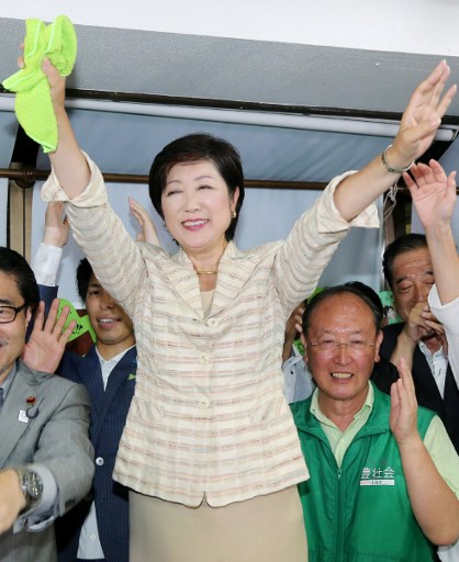 Une femme, Yuriko Koike, élue pour la première fois gouverneur de Tokyo