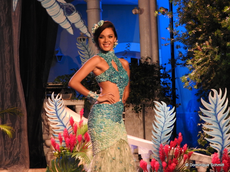 La magnifique robe végétale portée par Vaea Ferrand et réalisée par Maruia Holozet a remporté le premier prix.