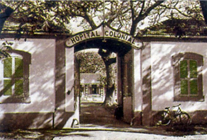 Entrée de l'hôpital colonial Vaiami