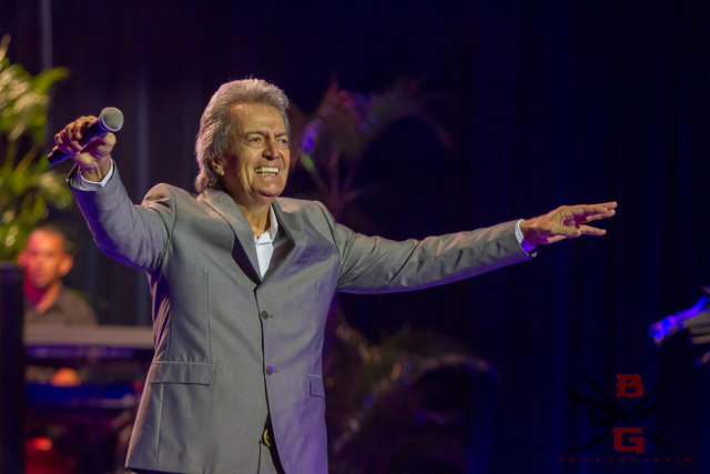 Fort de ce succès, le crooner tahitien se rapproche un peu plus de la mythique salle de l'Olympia, à Paris.