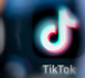 Sur TikTok, le business lucratif des faux comptes d'actualités