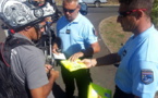 Distribution de gilets jaunes pour améliorer la visibilité des deux-roues