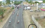 Tour de La Réunion : un homme place des barrières pour faire chuter les cyclistes