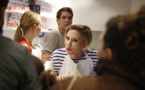 Scarlett Johansson, serveuse d'un jour dans sa boutique de pop corn parisienne