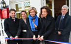 Artistes et amis inaugurent le musée Raymond-Devos, dans les Yvelines