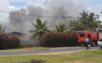 Une maison en feu à Tubuai