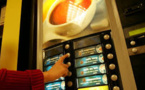 Un film pédopornographique sur l'écran vidéo d'une machine à café