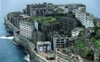 Japon: sur une île inhabitée, une ville fantôme fait face à son passé trouble