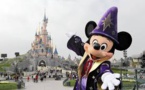 Euro Disney, lourdement endetté, lance les festivités des 25 ans de Disneyland Paris