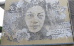 Comment la légende VHILS a réalisé une vahine… au marteau-piqueur !