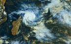 Le cyclone Enawo frappe Madagascar avec des rafales à 290 km/h
