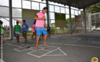 Les élèves de Papeete jouent aux osselets et à la marelle