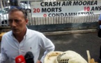Crash d'Air Moorea : les proches des victimes manifestent devant le tribunal